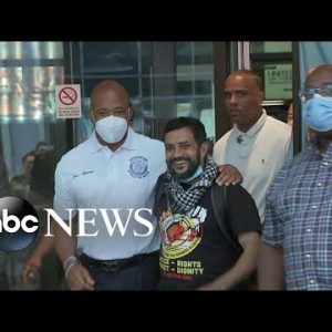 2nd bus carrying migrants arrives in New York City from Texas