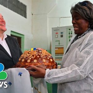 Ambassador Linda Thomas-Greenfield Visits Kyiv Grain Processing Plant