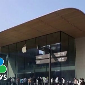 Workers Flee From World’s Largest iPhone Factory