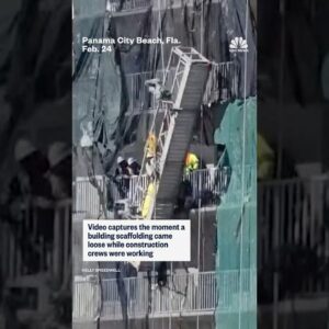 Video captures the moment a building scaffolding came loose while construction crews were working