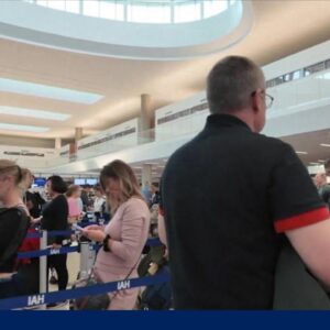 New push for deal to pay TSA workers as airport delays grow