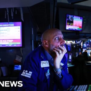 U.S. economy unexpectedly loses 92,000 jobs in February