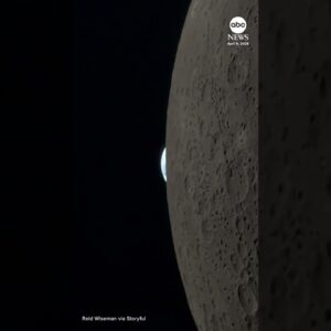 Astronaut captures stunning 'Earthset' from Artemis II