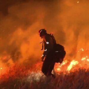 Crews rush to battle Springs Fire in Southern California