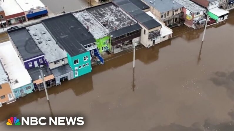 Deadly weather slams Midwest