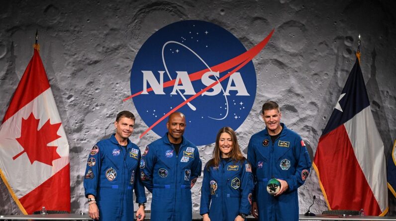 LIVE: Trump hosts Artemis II crew at White House | NBC News