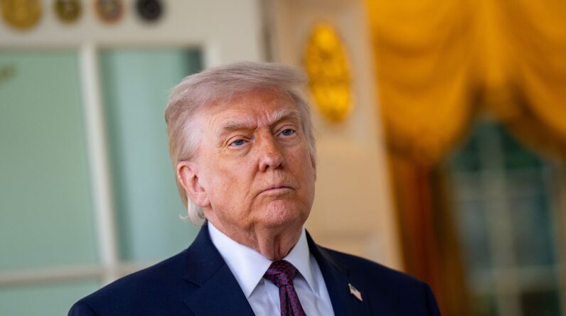 LIVE: Trump participates in 'No Tax on Tips' roundtable | NBC News