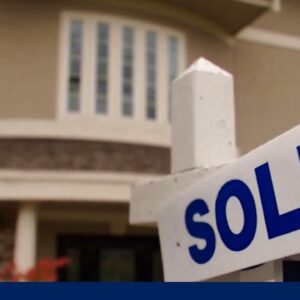 Mortgage rates fall to 4-week low as buyers weigh rent vs buy