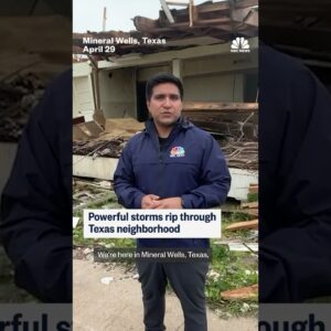 Powerful storms rip through Texas neighborhood