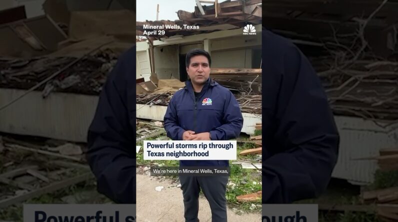 Powerful storms rip through Texas neighborhood