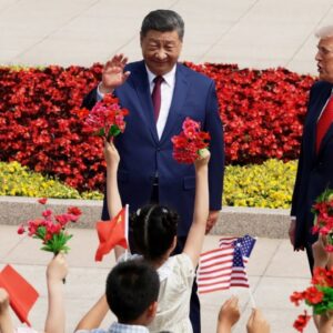 Honor guard and school children greet Trump and Xi at Beijing arrival ceremony