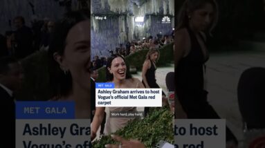 Ashley Graham arrives to host Vogue's official Met Gala red carpet