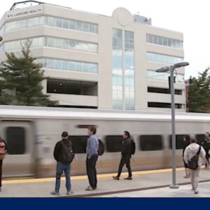 New Yorkers bracing for commuter chaos as LIRR workers remain on strike