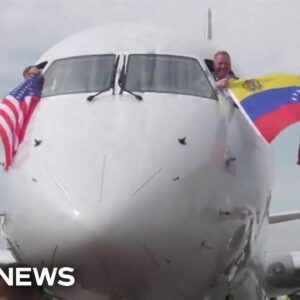 First U.S. flight to Venezuela in 7 years lands in Caracas