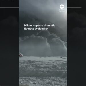 Hikers capture dramatic Everest avalanche