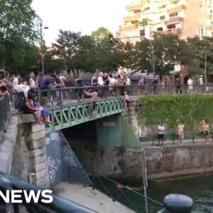 Europe heatwave: Watch Parisians jump into canal during NBC reporter's live shot