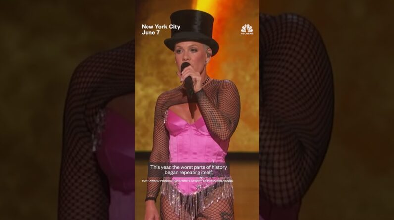 Pink recognizes Broadway's bravery during Tony's monologue
