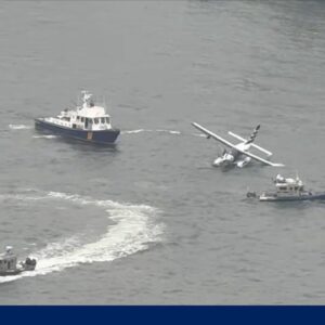 Passengers speak out after sea plane makes hard landing in East River in NYC